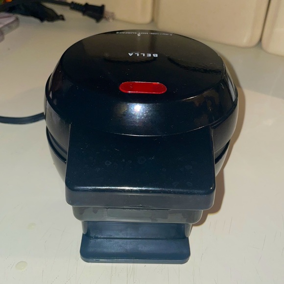 Bella - Mini Waffle Maker - Black : PREOWNED, BUT GREAT CONDITION. NO DAMAGES - Picture 5 of 13